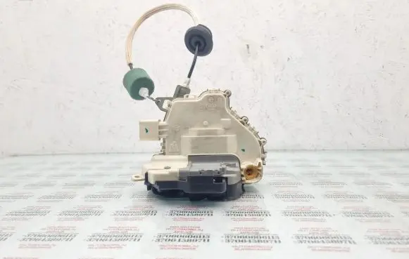 Audi A6 S6 C6 4F Front door lock