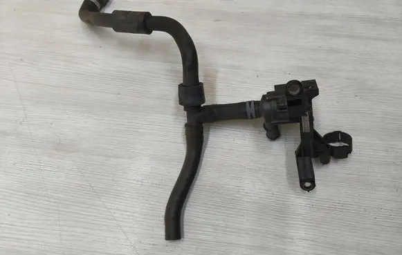 Audi Q2 - Engine coolant pipe/hose 5WA121599A 5WA121093F