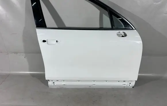 Volkswagen Touareg II Front door 7P0831056 7P0831312B