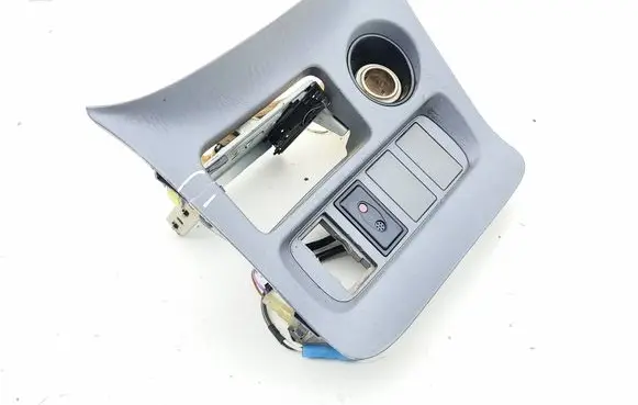 Toyota RAV 4 (XA20) 12 V Socket (front) 5542042010 42020