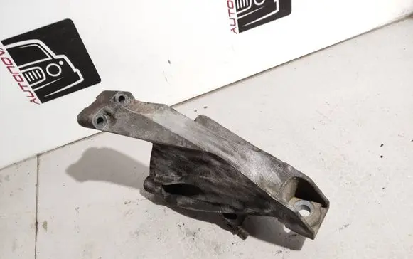 Volkswagen Transporter - Caravelle T5 Engine mounting bracket 7H0199370N