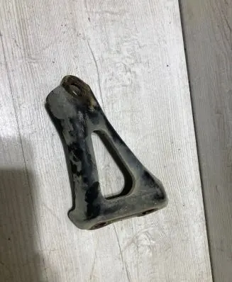 Toyota Yaris Engine mounting bracket