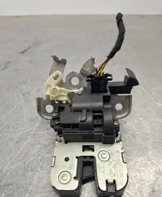 Audi A4 S4 B8 8K Tailgate/trunk/boot lock/catch/latch 8K9827505