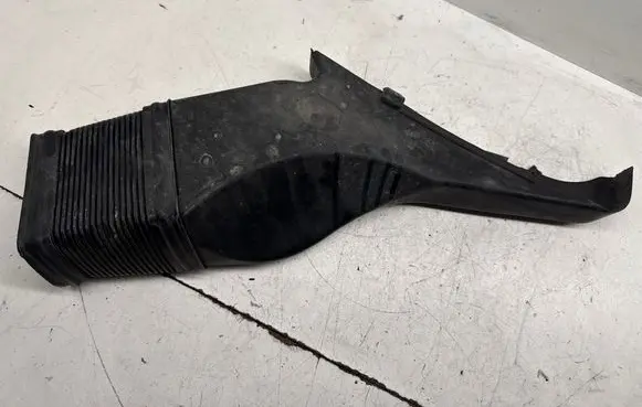 Volkswagen PASSAT B5.5 Air intake duct part 3B0129617G