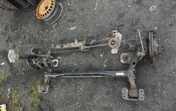 Opel Zafira C Rear axle beam 