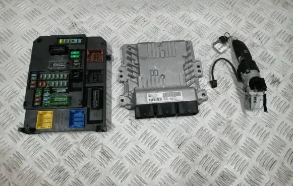Citroen C4 II Engine control unit/module 9800268980 S180123008A 9630068980