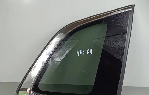 Honda CR-V Rear side window DOT15 M131