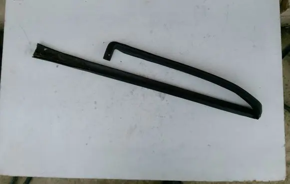 Nissan Terrano Front door rubber seal 9090T4R23