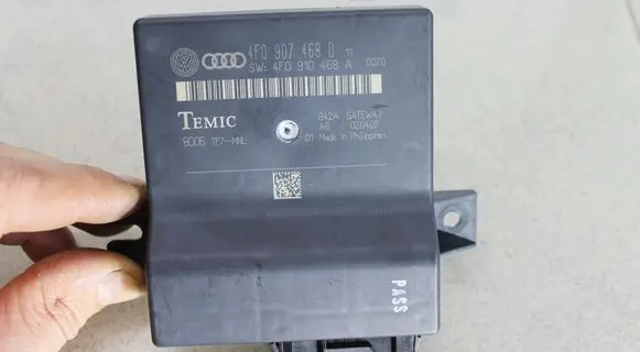 Audi A6 S6 C6 4F Gateway control module 4F0907468D 4F0910468A