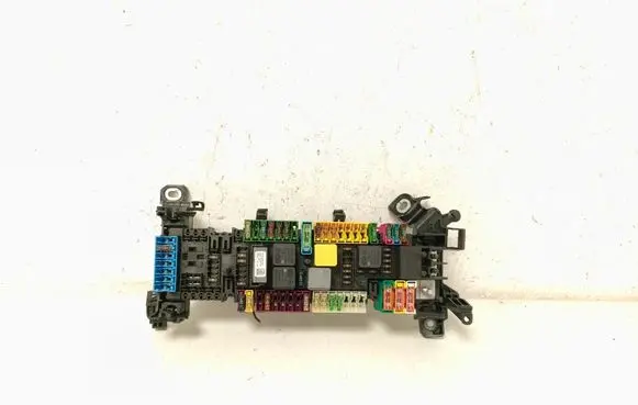 Mercedes-Benz A W176 Fuse module A2465400340