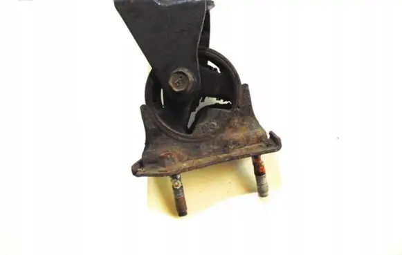 Toyota RAV 4 (XA20) Engine mount bracket