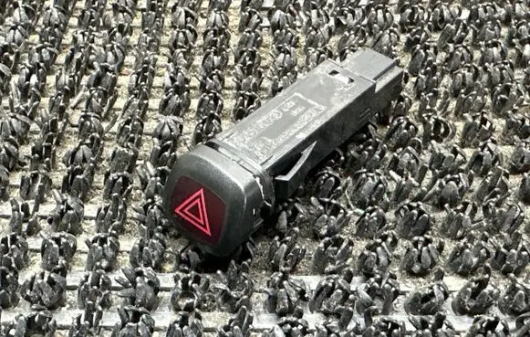 Volvo V40 Cross country Hazard light switch 9123682