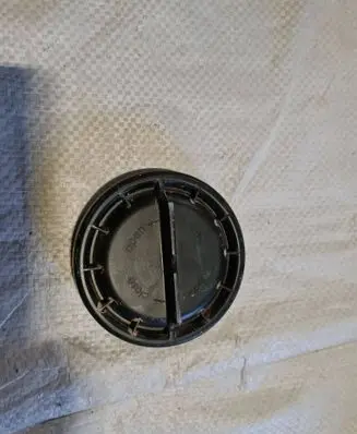 Chrysler Pacifica Headlight/headlamp dust cover 1305219122