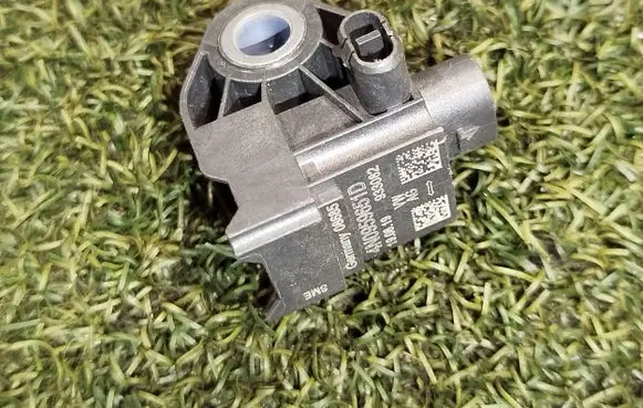 Porsche Cayenne (9Y0 9Y3) Airbag deployment crash/impact sensor 4N0959651D