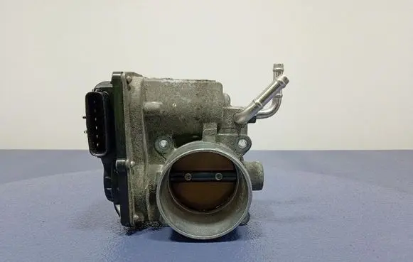 Toyota Avensis Verso Throttle body valve 220300D010