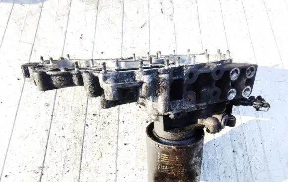 Lancia Thema Oil filter mounting bracket 98428217 7450427