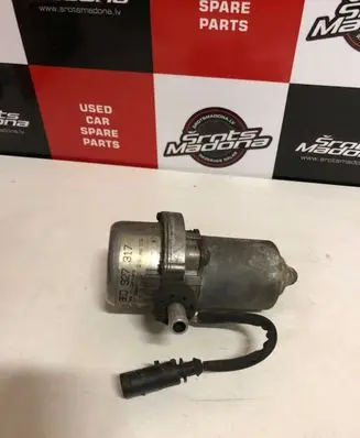 Volkswagen PASSAT B5.5 Vacuum pump 8E0927317
