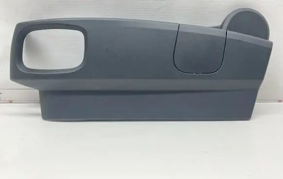 Land Rover Discovery 4 - LR4 Front driver seat rail trim AH22600B13AAW 1748597