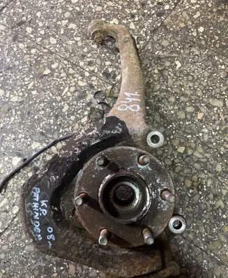 Nissan Pathfinder R51 Front wheel hub