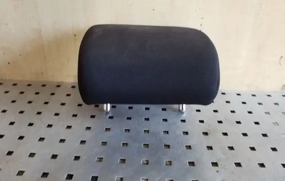 Volkswagen PASSAT B7 Rear seat headrest 