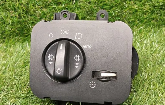 Land Rover Discovery 3 - LR3 Light switch YUD501480 YUD501480PVJ