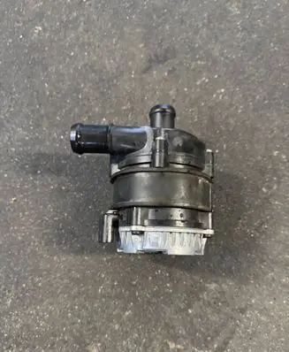 Volkswagen Golf VIII Electric auxiliary coolant/water pump 04L965567
