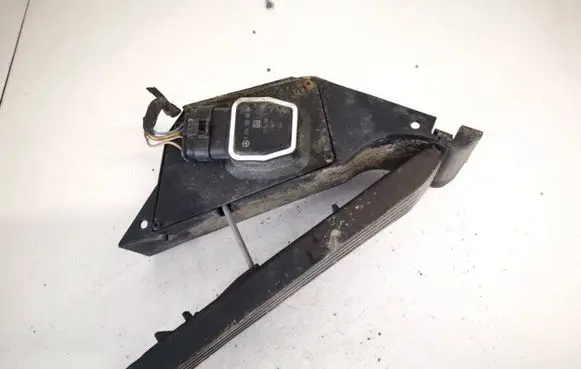 Mercedes-Benz C AMG W204 Accelerator throttle pedal a2043000004