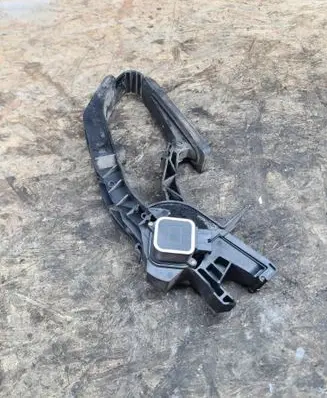 Mercedes-Benz C W203 Accelerator throttle pedal A2033000104