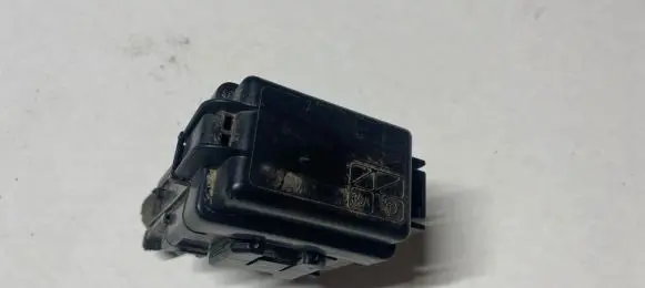 Honda CR-V Relay mounting block 