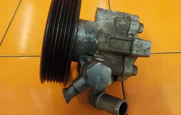 Opel Antara Power steering pump 96985600