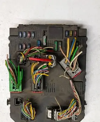 Citroen Xsara Picasso Fuse module 9649627780 S118085320A BSIE0100