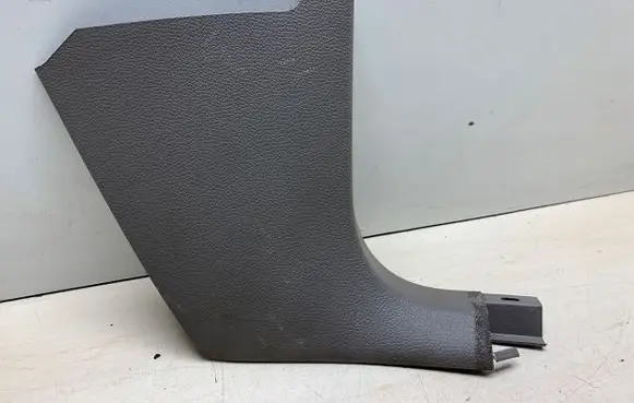 Foot area side trim