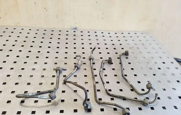 Audi A6 S6 C4 4A Fuel injector supply line/pipe 