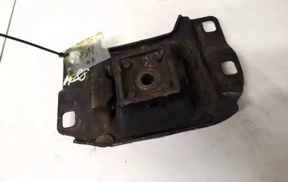 Volvo V50 Engine mount bracket 3m517m121 3m51-7m121
