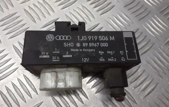 Volkswagen Polo IV 9N3 Coolant fan relay 1J0919506M