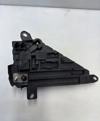 BMW 5 E60 E61 Fuse module 6906619