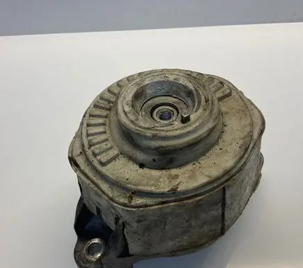 Engine mount bracket