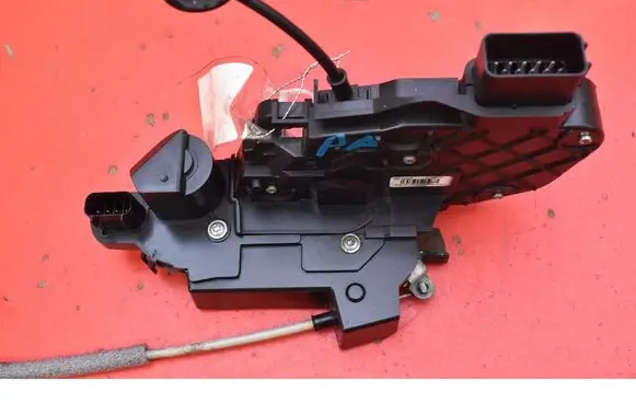 Volvo XC60 Front door lock 30799307