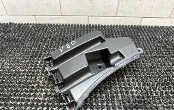 Volvo V60 Front bumper mounting bracket 30796626