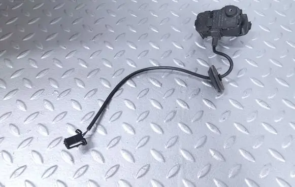 Volkswagen PASSAT B7 USA Fuel tank cap lock 5C6810773B