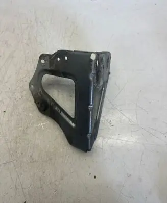Audi A6 S6 C6 4F Fender mounting bracket 4F0821136A