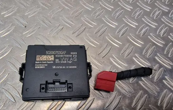 Volkswagen PASSAT B8 Gateway control module 5Q0907530AF