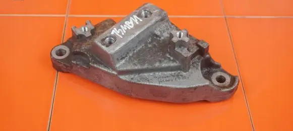 Citroen DS3 Gearbox mounting bracket 9682467680 5FR