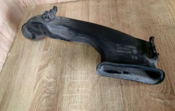 Opel Astra H Air intake duct part