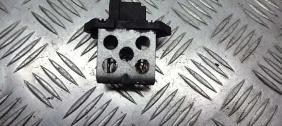 Nissan Primera Coolant fan relay 