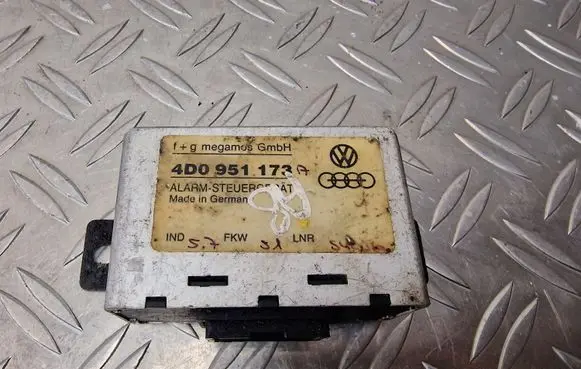 Audi A8 S8 D2 4D Alarm control unit/module 4D0951173