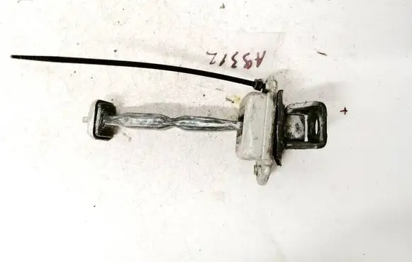 Skoda Octavia Mk2 (1Z) Rear door check strap stopper