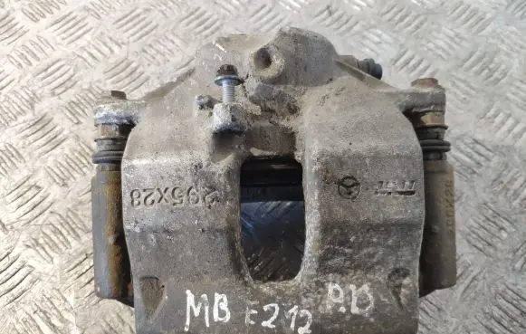 Mercedes-Benz E W212 Front brake caliper 4110B