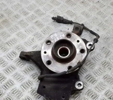 Opel Vivaro Front wheel hub 93866697