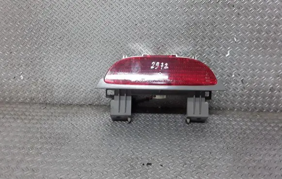 KIA Carnival Third/center stoplight